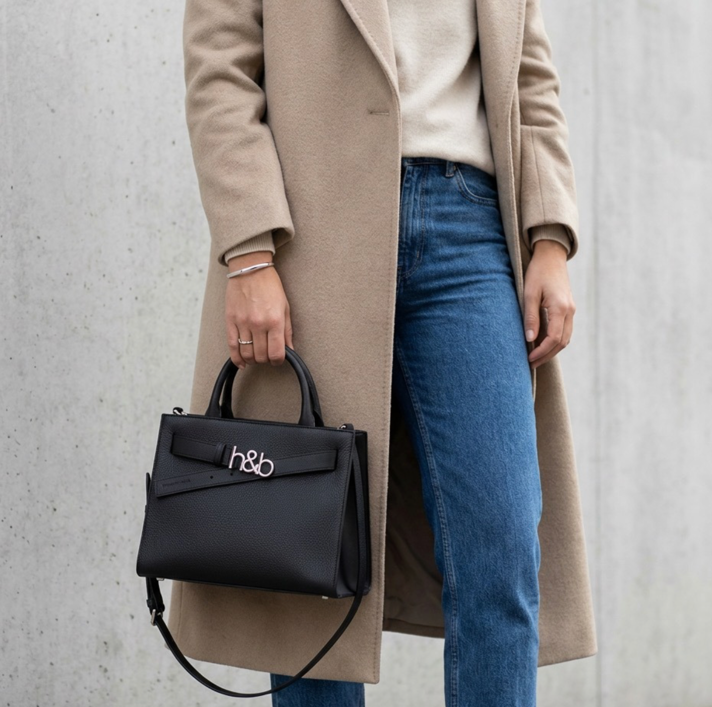 Harmont & Blaine A Mano Black – Luxus Echtleder-Handtasche mit Logo-Riemen